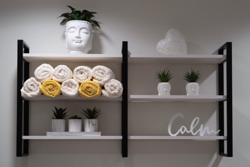 Towels and plants in the salon