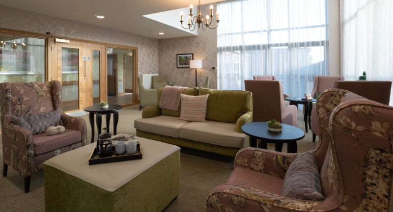 Bright and spacious lounge