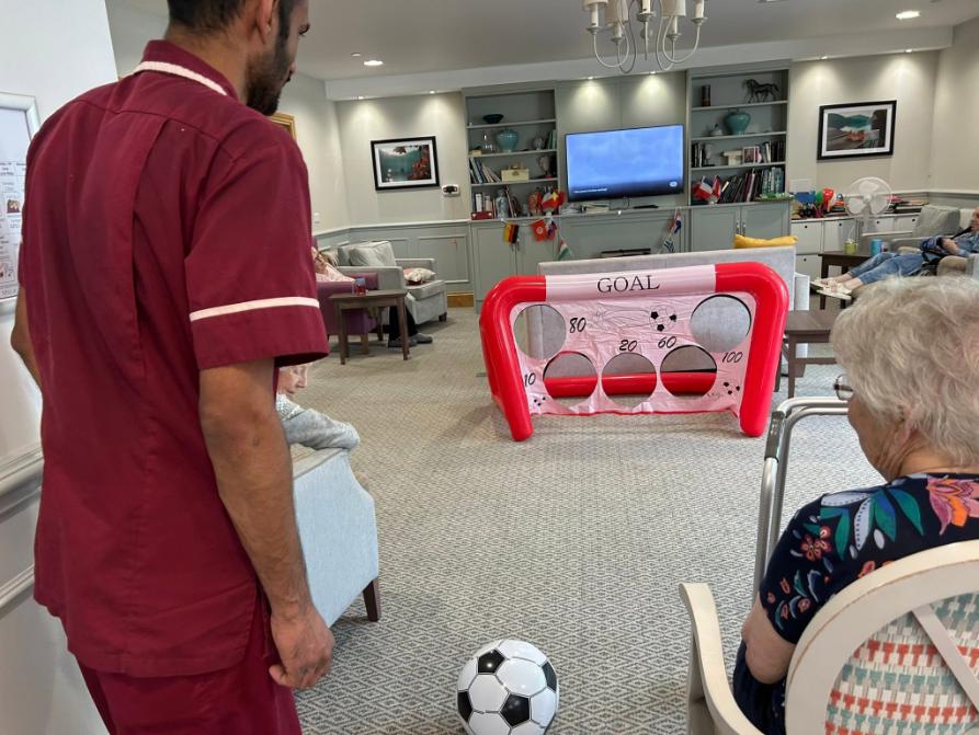 carer and residents with a goal set up